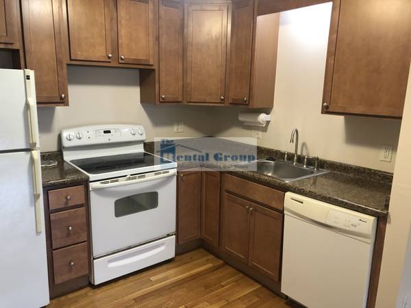 $2,300 / 2br - sunny 2 bed with heat and hot water hardwood floors   great location63655267999489121