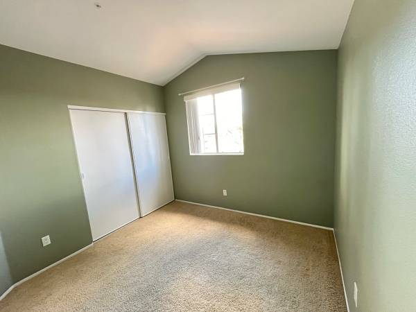 $950 / 1br - Private Room for Rent (Vista)63933114827394123