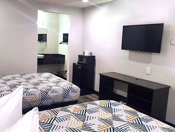 $450 / 1br - NEW LOW WEEKLY RATE!  Cable TV, Pool, WiFi, Kids Stay Free (Sacramento South & Elk Grove)63790861878403123