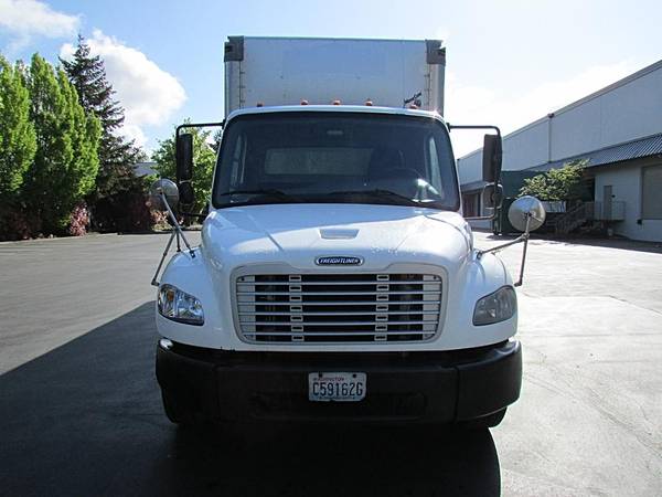 Camión de caja Freightliner M2 24FT NO CDL, 2017, Camión de caja, LiftGate - $25995.0063623558379137121