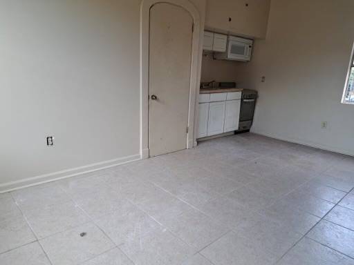 $700 / 300ft2 - Cute, small studio apt in gated complex (Garden District)63791993105025123