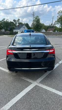 2014 Chrysler 200 limited low miles - $4,600 (Taylor)63470236156289124