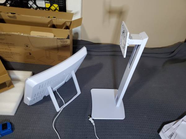 Daylight Lamp w/Stand & Instructions in box, Like New - $30 (Middletown)63437556287105121