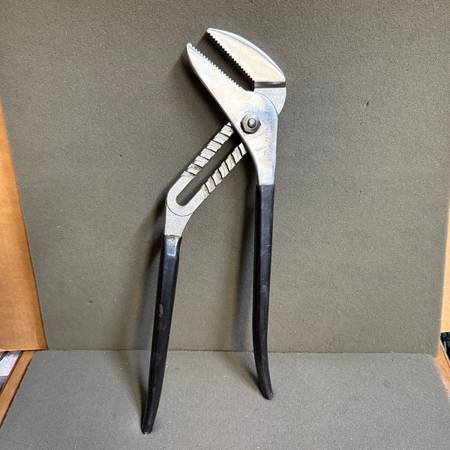 CRAFTSMAN 45384 TONGUE AND GROOVE 16” PLIERS 1