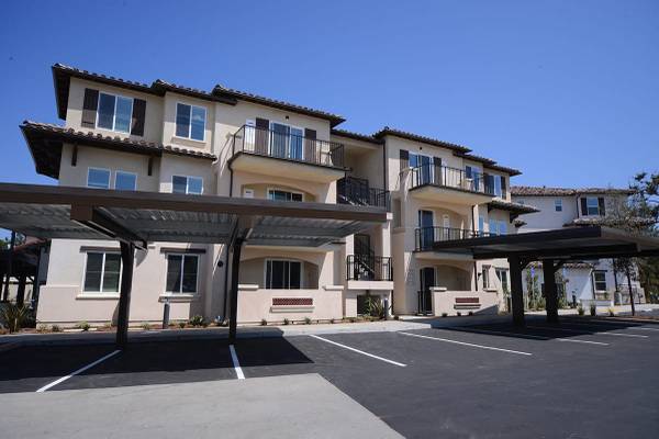 $2,725 / 2br - Great Room/Kitchen Activity Hub, View, Carport (Thousand Oaks)63981242790146124