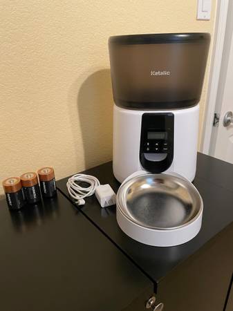 Automatic Pet Feeder with Timer Clog-Free 4L Cat Food 1