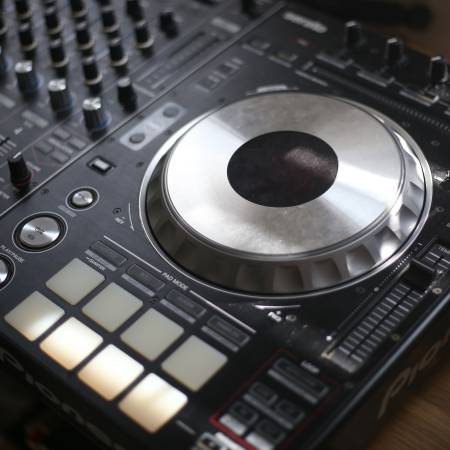 Pioneer DDJ SZ Controller with Road Case 1