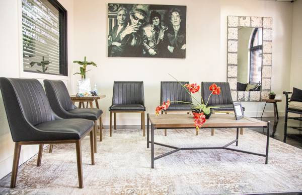 ✨ Salon Studio Space Available for Rent - Your Creative Haven Awaits ✨ 1