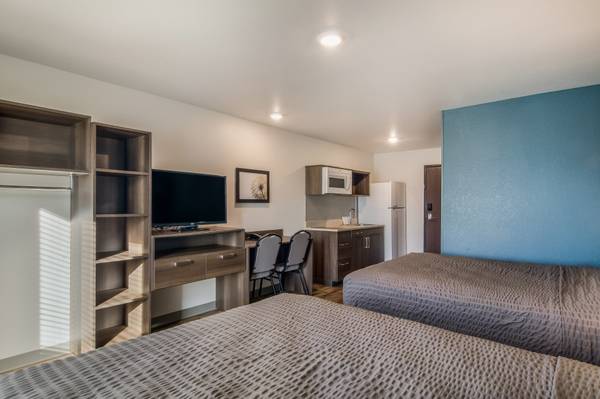 $385 / 1br - 4 millas del Salón de la Fama y Museo de RV, tarifas semanales y mensuales bajas (810 E Windsor Ave, Elkhart, IN)63666014379265121
