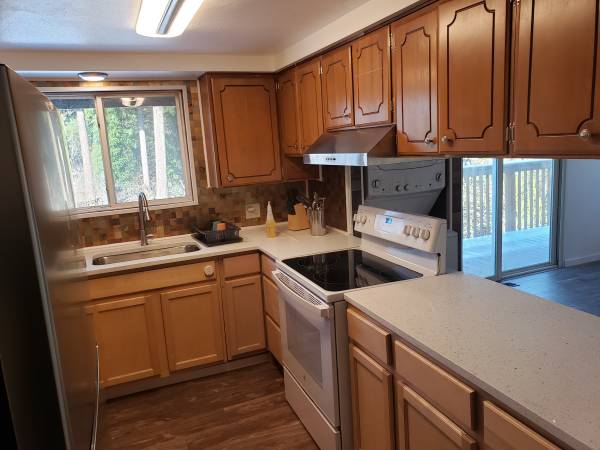 $875 / 1br - Furnished Bed Privat Bath and Kitchen- Huge bedroom, Safe Neighborhood (KENT)63884778696067122