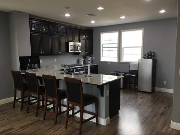 $1,400 / 1br - 121ft2 - Room for rent in upscale gated community (hayward / castro valley)63813613182979120