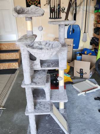 Cat tree 1