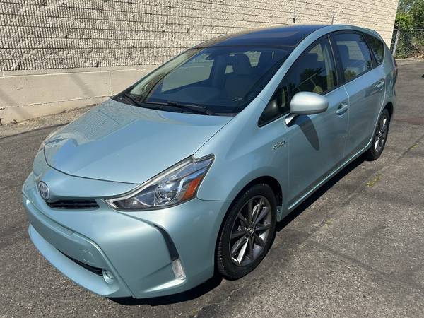 2015 Toyota Prius V Pkg 5 Tech Pkg --Techo, Navi, Cuero, Completo-- - $18,995 (kirkland)63613982208641120