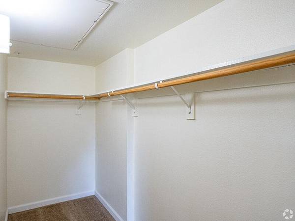 $1,192 / 1hab - 535ft2 - Centro de Negocios, Unidades en Planta Alta y Baja, Piso de Vinilo (Downtown Dixon)63844740912131123
