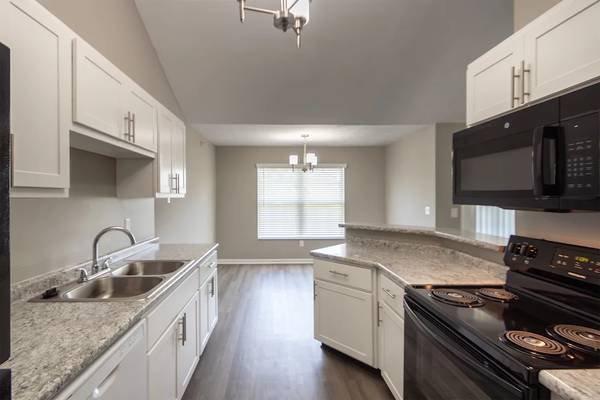 $1,335 / 1br - 852ft2 - 1 Bedrooms Available NOW! Love Where You Live! (Florence)63974468757507123