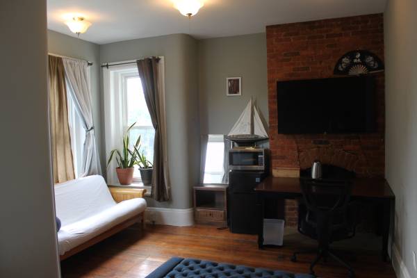 $1,000 / 1br - 200ft2 - Sublease Oct & Nov 2025 for $1000/m, private bathroom, next to metro. (Columbia Heights)63779464390403121