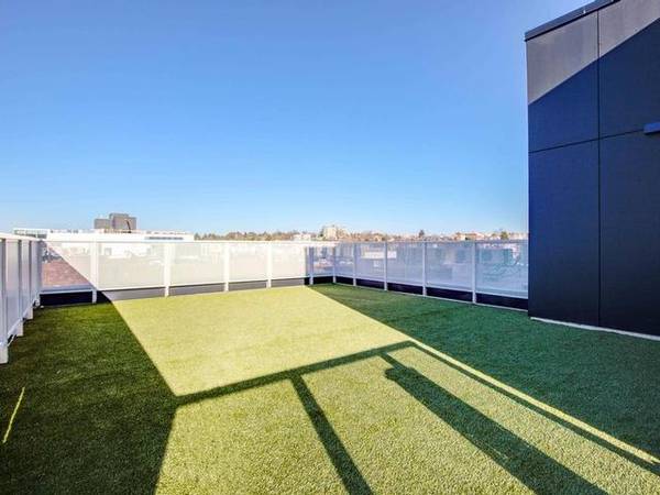 $2,868 / 1br - 812ft2 - Electric Cooktop, Pet Friendly, Remote Work Spaces (Broadway)63852483294979123