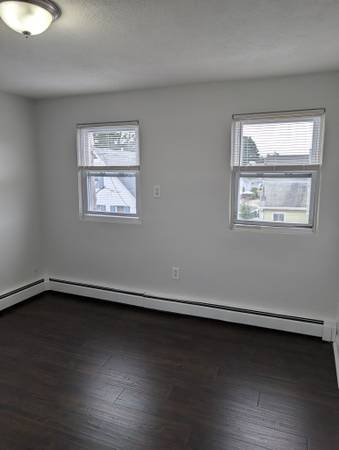 $2,450 / 2br - Everett 2 Bed/1 Bath Apartment | Florence St64213543076993124