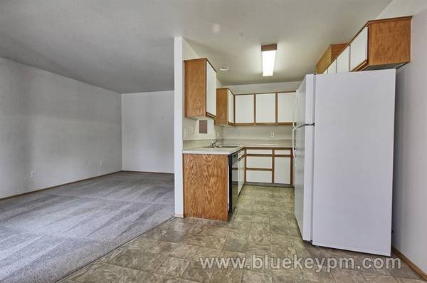 $1,795 / 3br - 1107ft2 - Unit #2 -- 3 Bed, 1.5 Bath Townhome at Willows Edge in Battle Ground63999454086914124