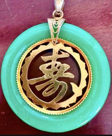 Jade Pendant with Gold 1