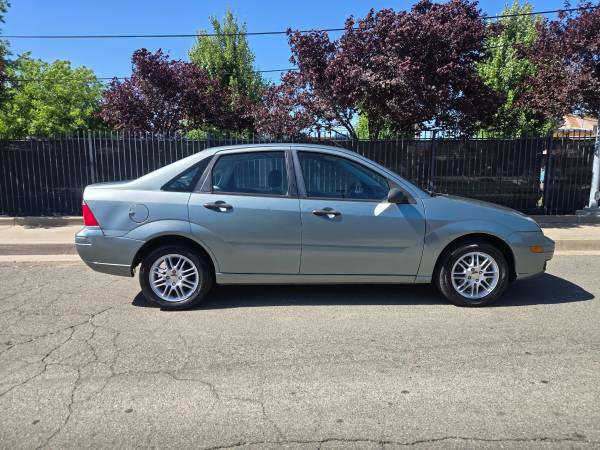 2006 Ford Focus ZX4 Super Confiado Coche 🔋👏 👌 - $3,350 (Sacramento)63619585018115123