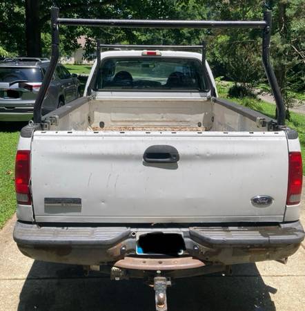 2005 Ford F250 Super Duty Crew CabXLT Pickup 4D 8 ft - $4,300 (Crestwood)63621800144001121