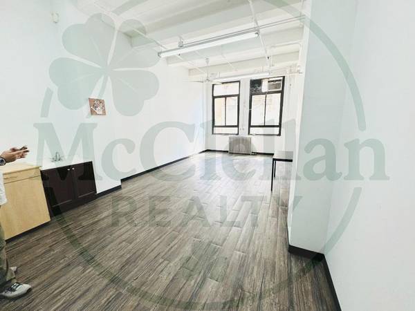 $2,058 / 650ft2 - Bright, Versatile commercial Space. Natural Light. Reception. Nice❣️ (Midtown West)63816602384513121