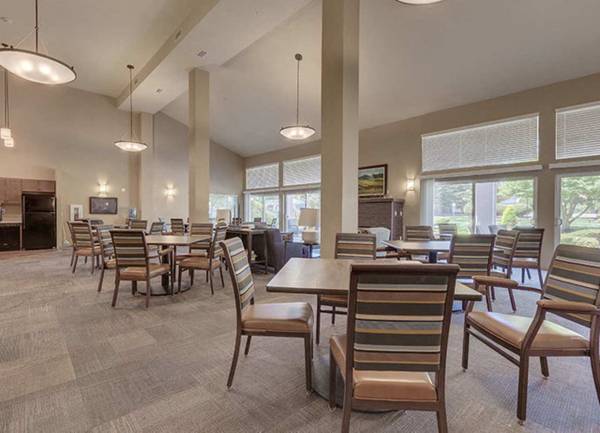 $1,206 / 2br - Controlled Access, Beauty Salon, Activity Room (9615 Holly Drive, Everett, WA)63659484012929123
