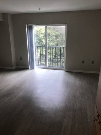 $1,500 / 432ft2 - Price Drop Studio in Eastlake (Eastlake, SLU, Amazon)63934419866371121