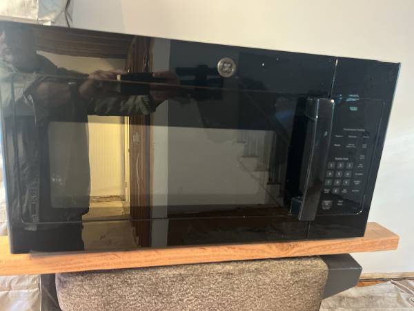 Microwave.  Like New! 1
