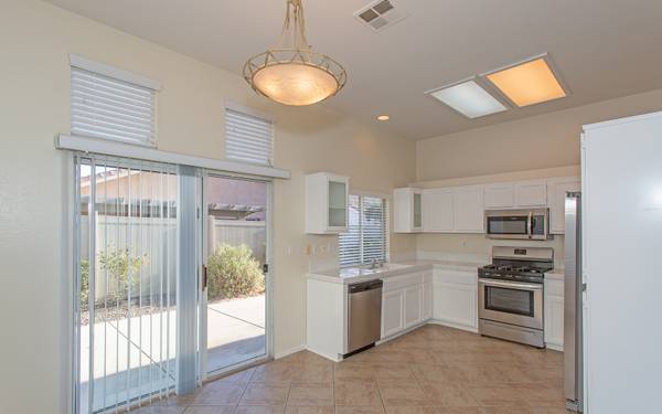 $3,600 / 3br - 1776ft2 - Great Single Story Home on a cul-de-sac!! (Oceanside)63865930314369121