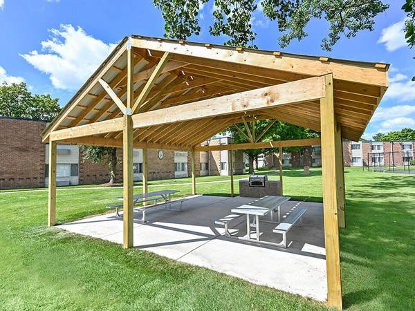 $1,130 / 1br - 710ft2 - ¡Porque la ubicación realmente lo es todo! (1610 Sunset Ave, Waukegan, IL)63774346518785124