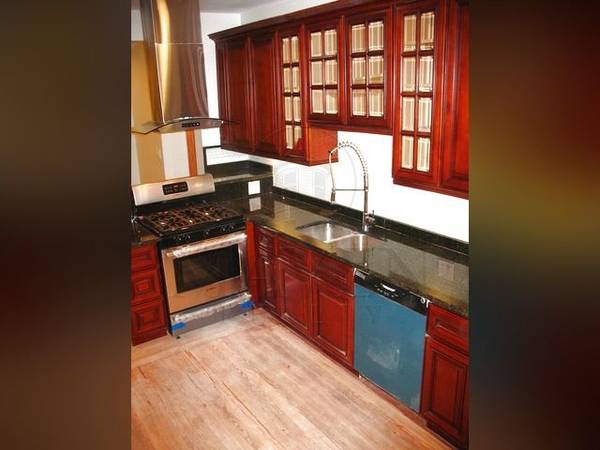 $3,400 / 2br - Beautiful, Renovated Apt in Somerville in Porter Sq w/ in unit laundry (Somerville, Porter Square, Cambridge)63996547206915123