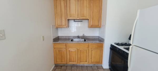 $2,495 / 2br - 1640 Hearst Ave. Apt D Bright-Clean, quiet 2 bedroom, an end unit (berkeley)63686121187201122