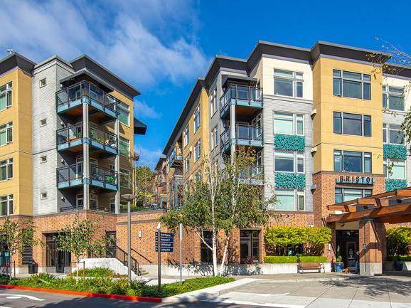 $1,767 / 610ft2 - Bark Park, Water Views, Rooftop Sundeck, Extra Storage63948083932290120