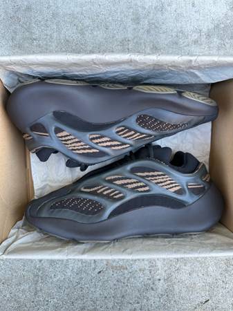 new adidas yeezy 700 v3 “clay brown” men’s size 7 1