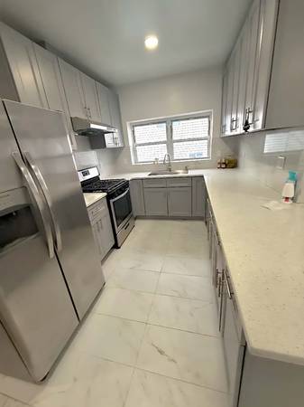 $4,100 / 5br - 5 BedRms 2 BathRms Scribner Ave 2nd FL Floor Staten Island NY 10301 (Staten Island NY)63854384685443121