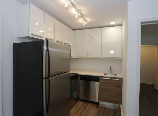 $1,695 / 1br - Central Air! Rehabbed Uptown One bedroom! Lovely! (Uptown)63781631035265120
