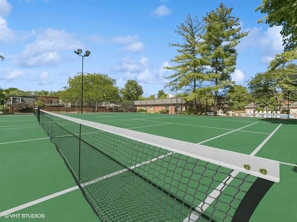 $1,260 / 2br - 960ft2 - Everything you need right here! (Near Jungle Jims!)63974329142018121