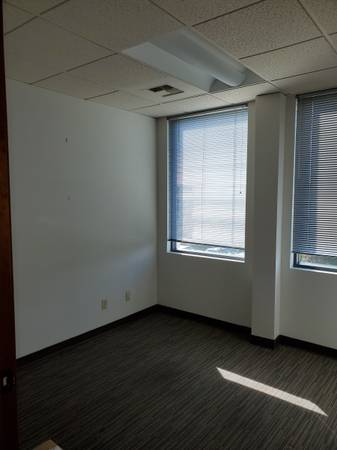 $1,600 Oficina con sala de tratamiento (Seattle)63850753462401121