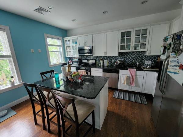 $1,245 / 4br - 150ft2 - Habitación soleada y tranquila + baño privado, servicios incluidos, a pasos de la Línea Roja (Dorchester)63655366468353121