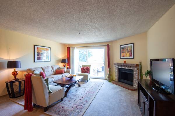 $2,145 / 3br - 3 Dormitorios 2 Baños-$99 depósito de seguridad con crédito/renta/ingresos perfectos63688567196675121