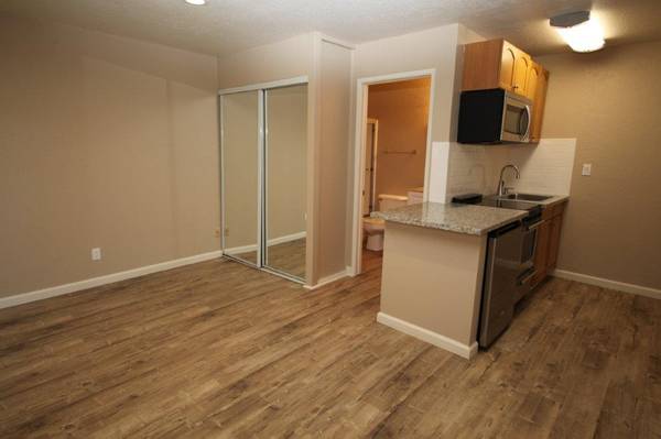 $1,800 Studio Available For Immediate Move In, With Move In Specials (san jose west)63682796681089121