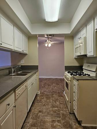 $2,075 / 1br - Best price! * Terrific Apartment * Pool and courtyard * Call us now! * (Burbank)63829234401155122