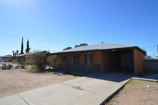 $1,450 / 3br - 1199ft2 - Fall in love with this lovely 3-bedroom home! (2362 S Jefferson Ave)63674996899587120