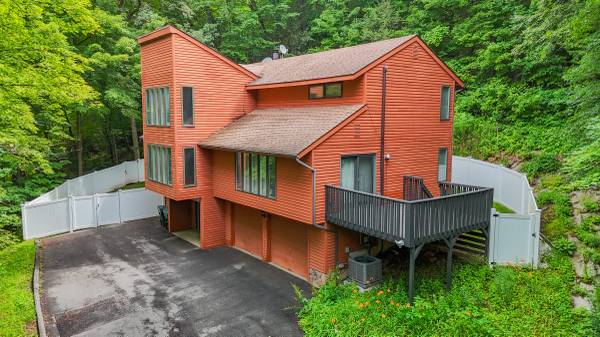 Uconn health Contemporary House Rental 3BR/3.5BA over 2000 sq ft 1