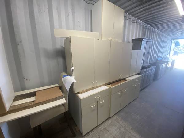 6 Piece Off White Laundry Cabinet Set 3 Uppers 3 Base Used Good Cond 1