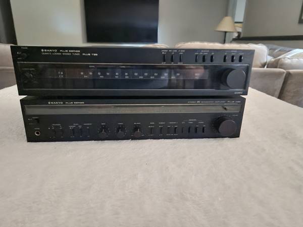 Sanyo Amplifier and Tuner 1