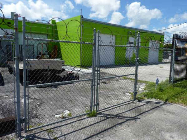 $100 / 200ft2 - Almacene Su Automóvil - Remolque o Pequeña Embarcación Económico - Mensual (Hollywood)63825138275841122