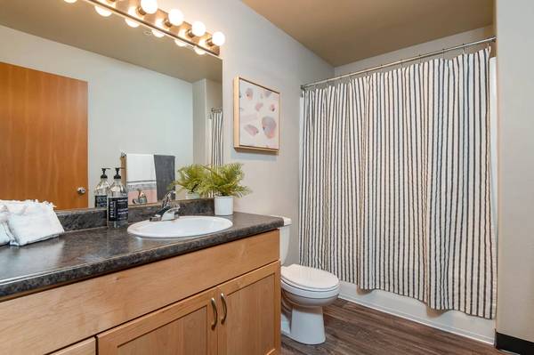 $1,600 / 2br - 901ft2 - ¡Te encantará nuestra increíble comunidad! ¡Barrio muy deseado! (Battle Ground)63820908977539122